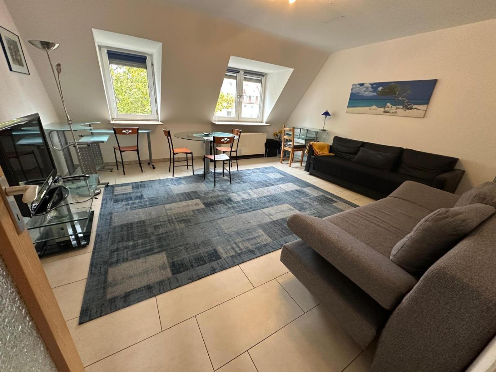 Center - 4 With Kitchen And 2 Bathrooms *